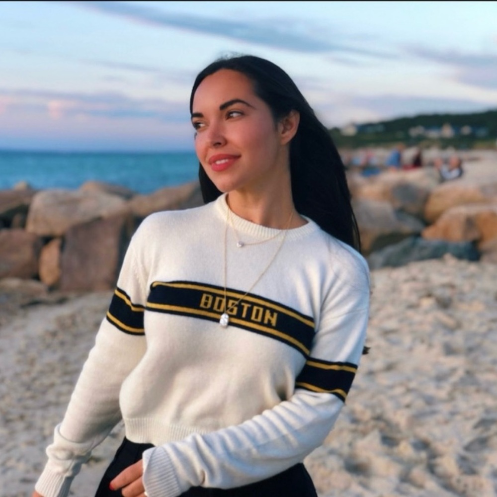 💥 SOLD 💥 🎀✨ Brandy Melville BOSTON Knit Sweater with Black and Gold Stripes